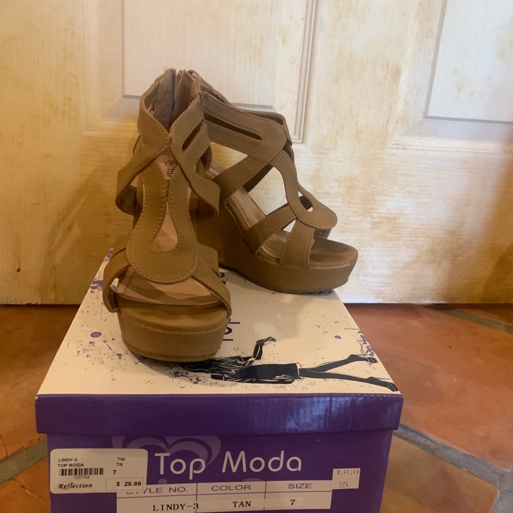 Nude wedges
